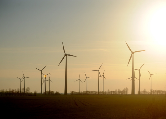 Hale, elektrownie wiatrowe, bloki energetyczne, silosy, gazociągi, spalarnie, oczyszczalnie