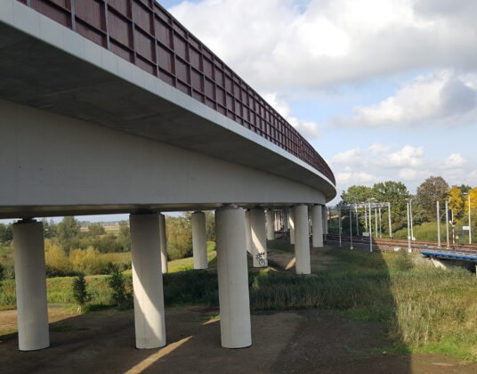 Tunele, Mosty, nasypy i skarpy